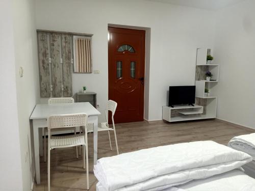 Room Click inn in Гжирокастер