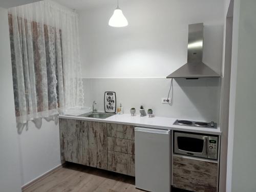 Кухня, Room Click inn in Гжирокастер