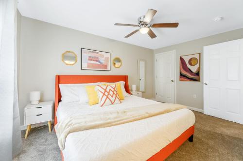 *Lux Modern Townhome * Downtown* King Beds * Duke* in Durham, USA