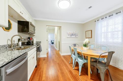 *Lux Modern Townhome * Downtown* King Beds * Duke* - Durham, NC