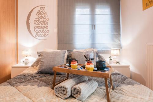 Lovely seaside apartment next to Starbucks opposite the beach park of Flisvos 1