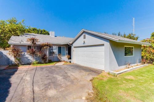Valley Modern Glam Charmer in Reseda, USA