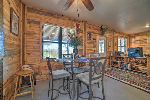 Sardis Serenity 1 BR Clayton Cabin with Lake View in Clayton, USA