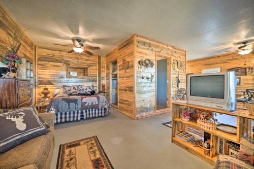 'Sardis Serenity' 1 BR Clayton Cabin w/ Lake View in Haileyville