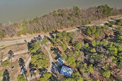 Sardis Serenity 1 BR Clayton Cabin with Lake View