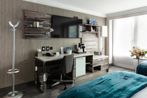 Signature Collection Deluxe Double Terrace Brooklyn View