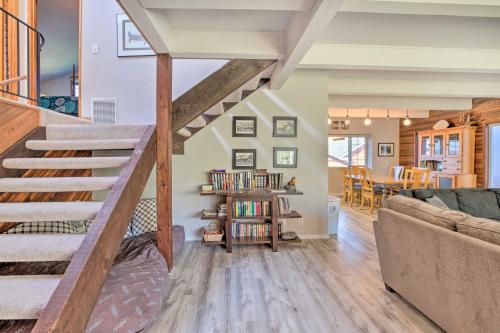 Pet-Friendly Rockaway Beach Home w/ Fire Pit! in Rokeveibīča (OR)