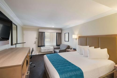 Best Western Woodland Hills - image 2