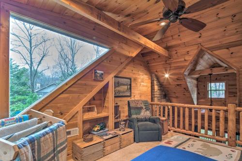 Cozy Log Cabin Retreat in Lake Lure Village Resort - image 6