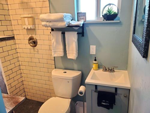 TCR @ 290 Wine Trail #11 - New 40 unit sleeps 4! in Hye, USA