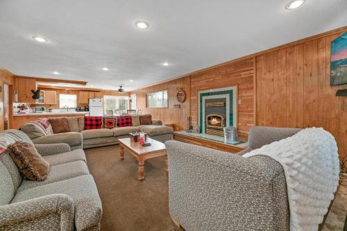 PETER PANS CABIN - Close to Lake and Slopes in Big Bear City, USA