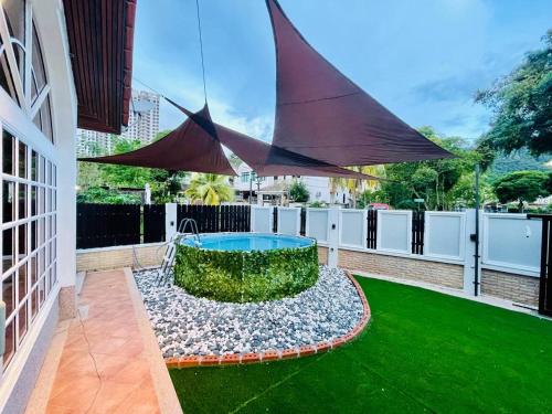 Swimming pool, Trendy Family Getaway by StayCo - Mini-Pool, Outdoor Cinema, Air Loft, PS4, KTV - Just 2 mins to Bea in Penang