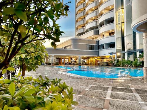 Swimming pool, Planet Holiday Hotel & Residence in Batam Island