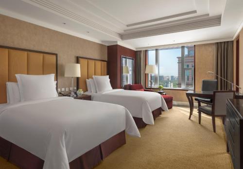 Deluxe Room Twin with City View