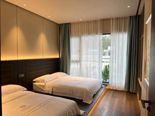 Three-Bedroom Villa image 8