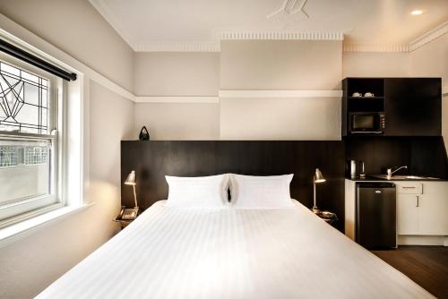 Como Court by Crest in St. Kilda