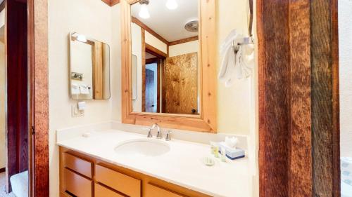 Mammoth West #143 Condo Mammoth West #143 Condo