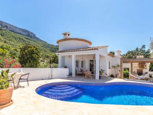 Scenic holiday home in Comunidad Valenciana with pool