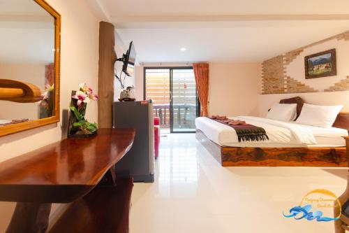 room detail thumbnail 1