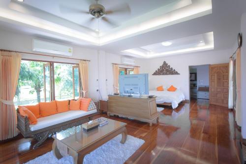 Thararin Villa near Bueng Chawak Aquarium