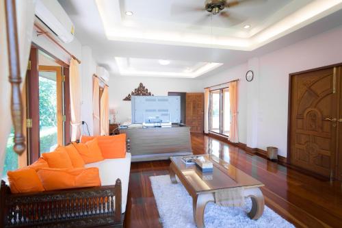 Thararin Villa near Bueng Chawak Aquarium