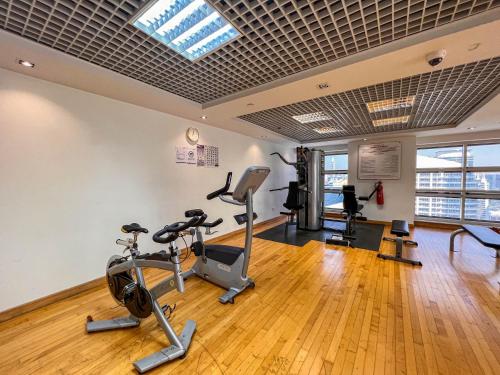 Cosmos Living Elegant Studio Near Dubai Marina - image 12