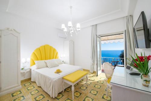 Standard Double Room with Balcony and Sea View