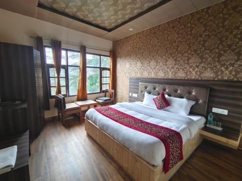 Guestroom, Mountain Zest-Simla Royale Near Mall Road-Free Pickup From Railway Station Simla in Shimla