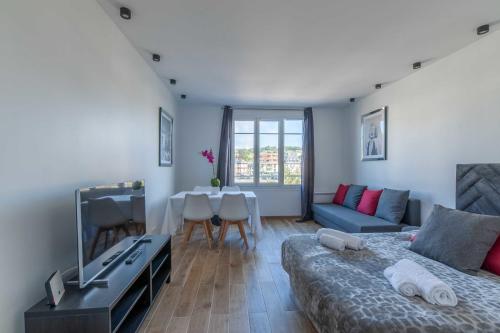 Large studio sleeping 4 near Port Deauville