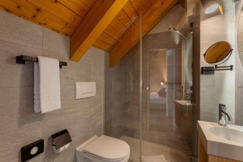 ห้องน้ำ, Sonne Andermatt Swiss Quality Hotel in อันเดอร์มัทท์
