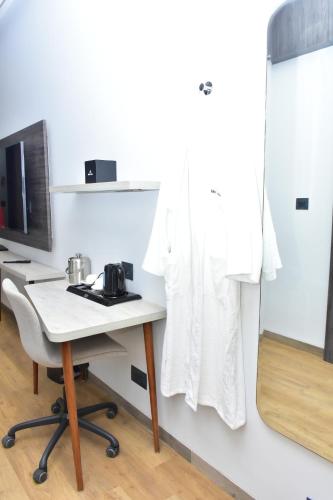 Standard Room image 8