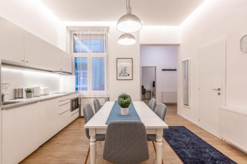 Exclusive Central Home with Sauna next to the New York Café, Budapest (photo 6)