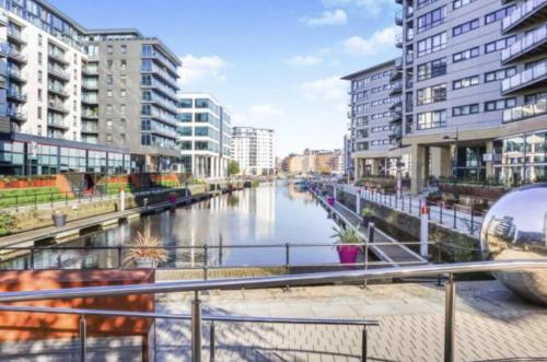 Deluxe City Apt Riverside Balcony &Free Parking, Leeds (Foto 7)