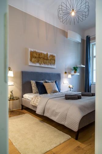Luxury Elizabeth Residence next to the New York Café - image 7