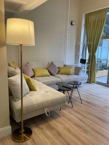 Lovely apartment in Pogradec city with a lake view – khách sạn tại Pogradec