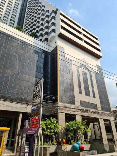 Omni Tower Sukhumvit Nana by Direct Rooms