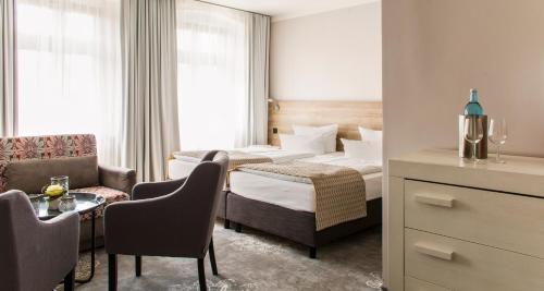 2 twin beds, 1 sofa bed