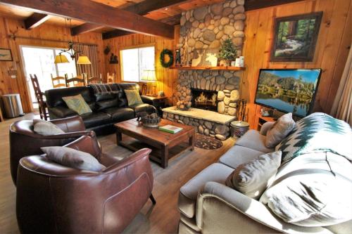 Forest Chalet - main image