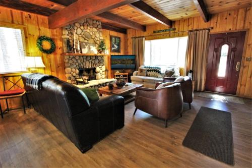 Forest Chalet - image 10