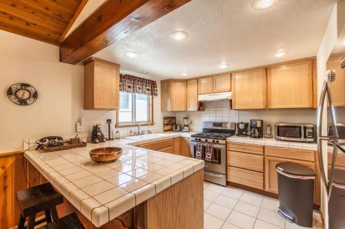 Bear Mountain Retreat - main image
