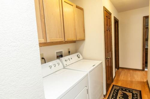 Bear Mountain Retreat - image 6