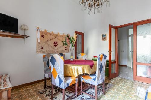GuestHost - Viareggio Roomy House with Private Courtyard! - image 5