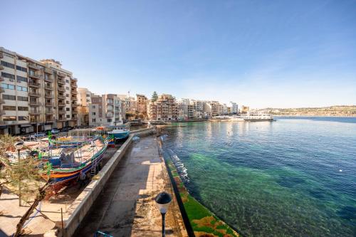 Gillieru Harbour Hotel - image 2