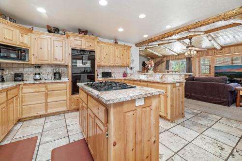 JUNIPER CHALET - Close to Lake and Slopes in Big Bear Lake, USA