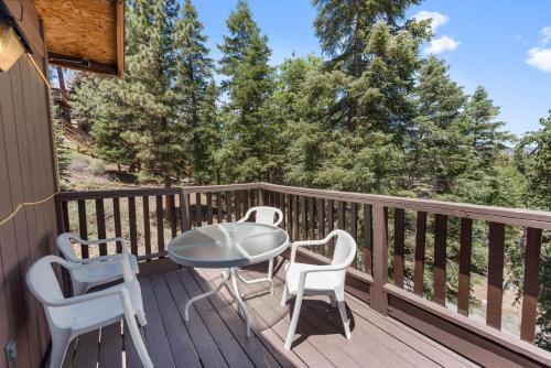DEBS FAMILY TREEHOUSE - Close to Lake in Big Bear Lake, USA
