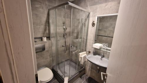 Bathroom, Hotel & Restaurant - Zum Schleicher Kuckuck in Schleich