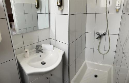 Hotel Moderne - image 6