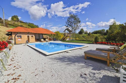Holiday Home Grga-Three Bedroom House with Swimming Pool - Accommodation - Gornja Voća
