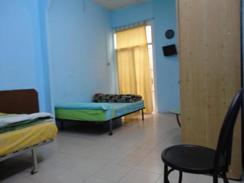 3 twin beds