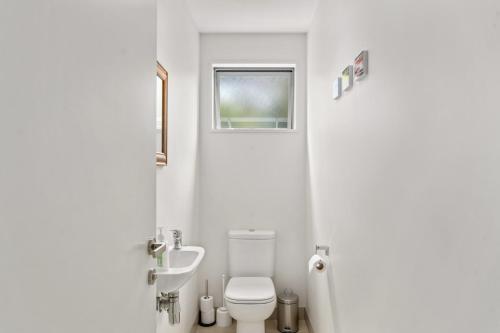 Urban Oasis - Wanaka Holiday Home - image 5